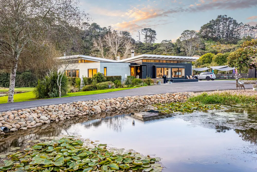 Photo of 47 Hardens Lane, Paremoremo