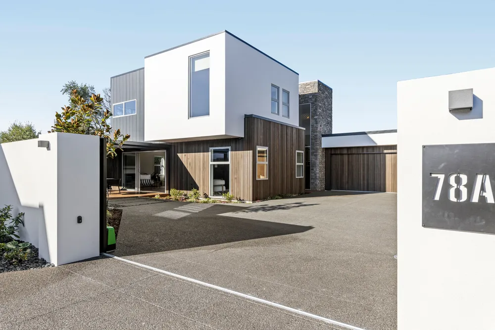 Photos of 17 Allister Avenue