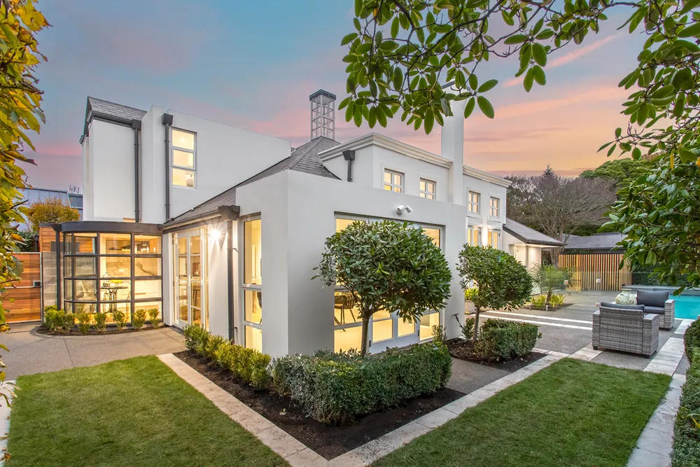 Photos of 17 Allister Avenue