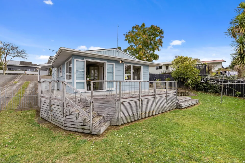 Photos of 48 Pohutukawa Drive