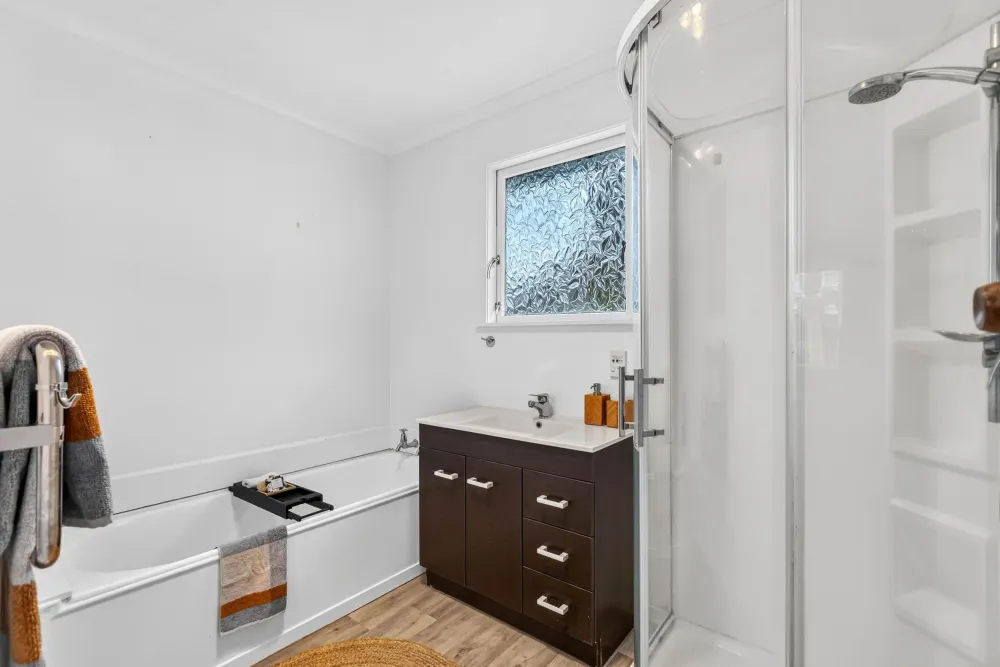 Photos of 48 Pohutukawa Drive