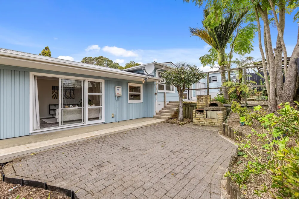 Photos of 48 Pohutukawa Drive