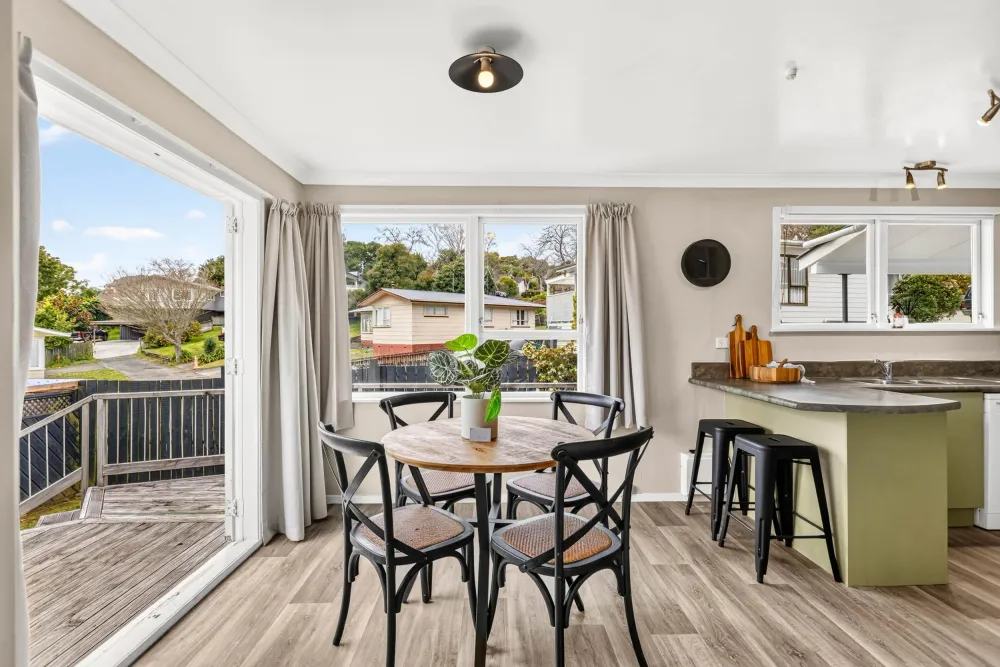 Photos of 48 Pohutukawa Drive
