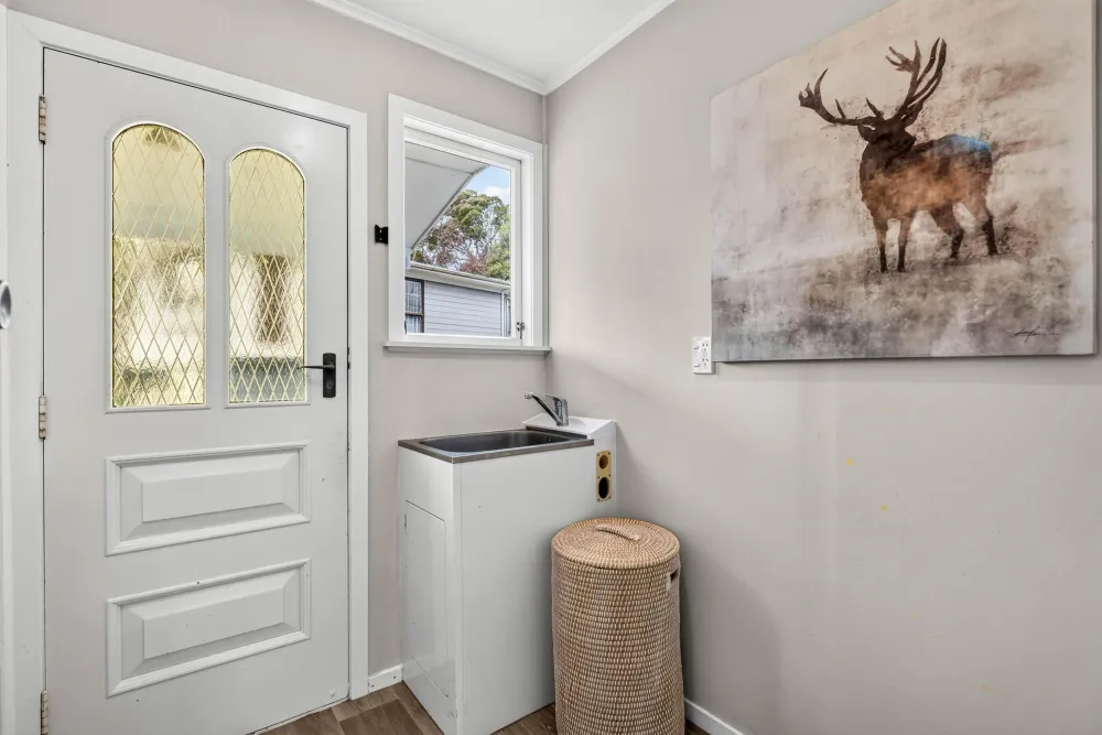 Photos of 48 Pohutukawa Drive