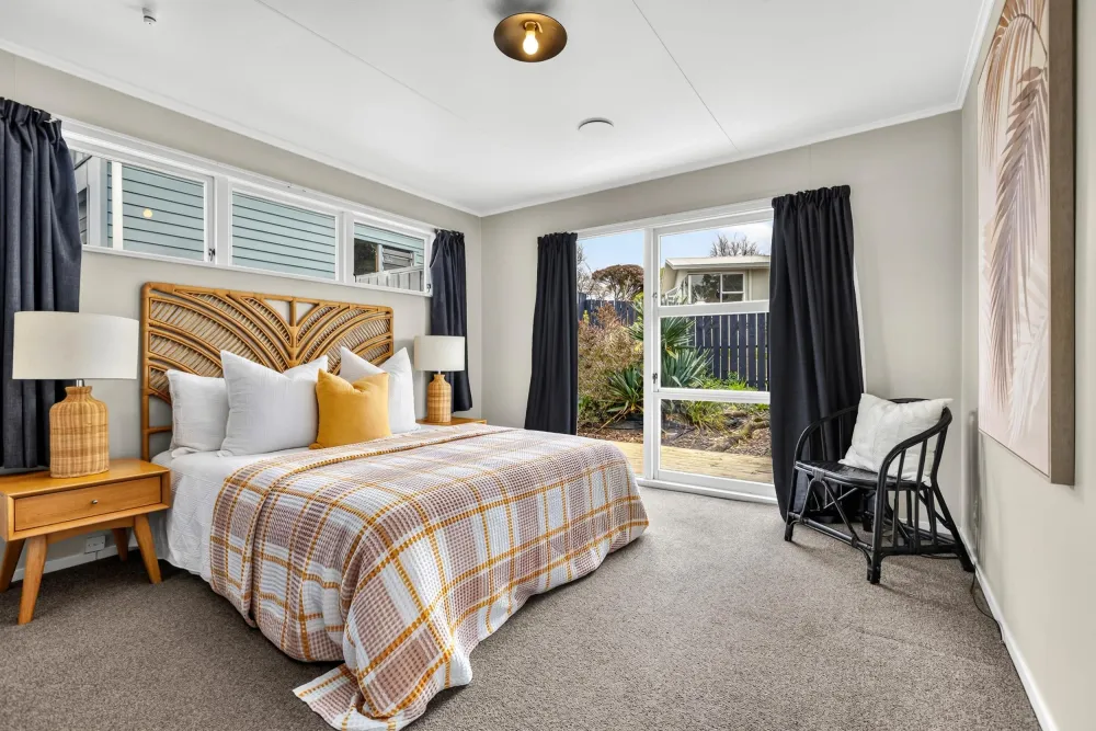 Photos of 48 Pohutukawa Drive
