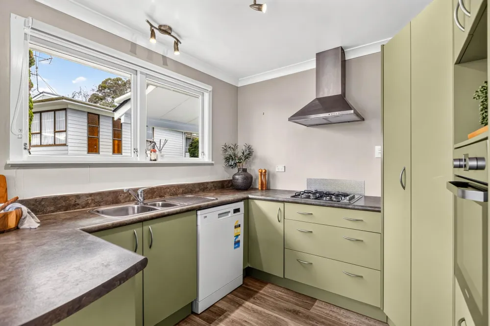 Photos of 48 Pohutukawa Drive