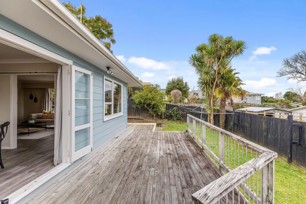Photos of 48 Pohutukawa Drive