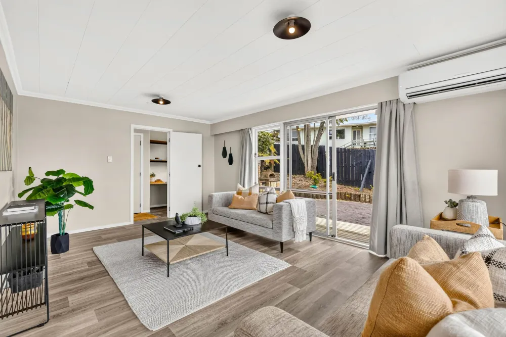Photos of 48 Pohutukawa Drive