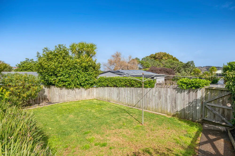 Photos of 1321 Whangaparaoa Road