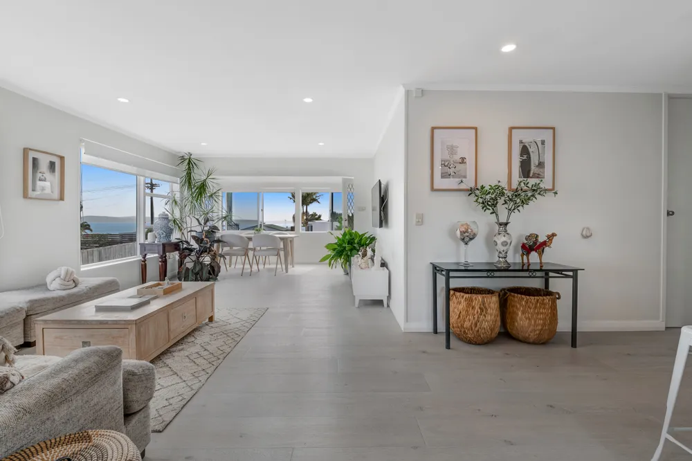 Photos of 1321 Whangaparaoa Road