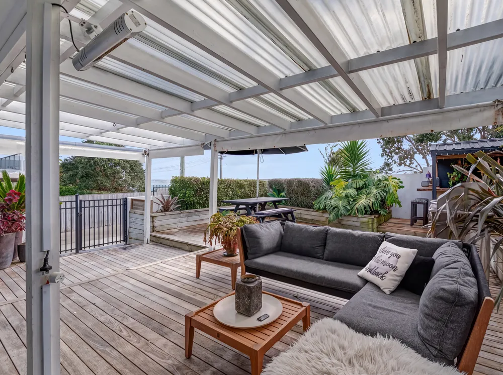 Photos of 1321 Whangaparaoa Road