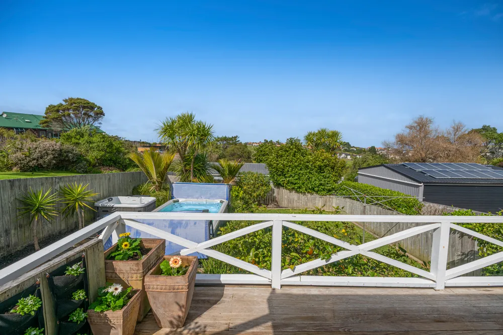 Photos of 1321 Whangaparaoa Road