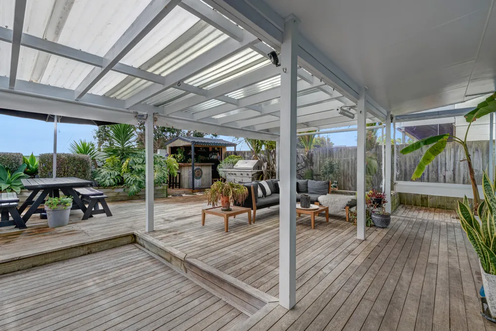 Photos of 1321 Whangaparaoa Road