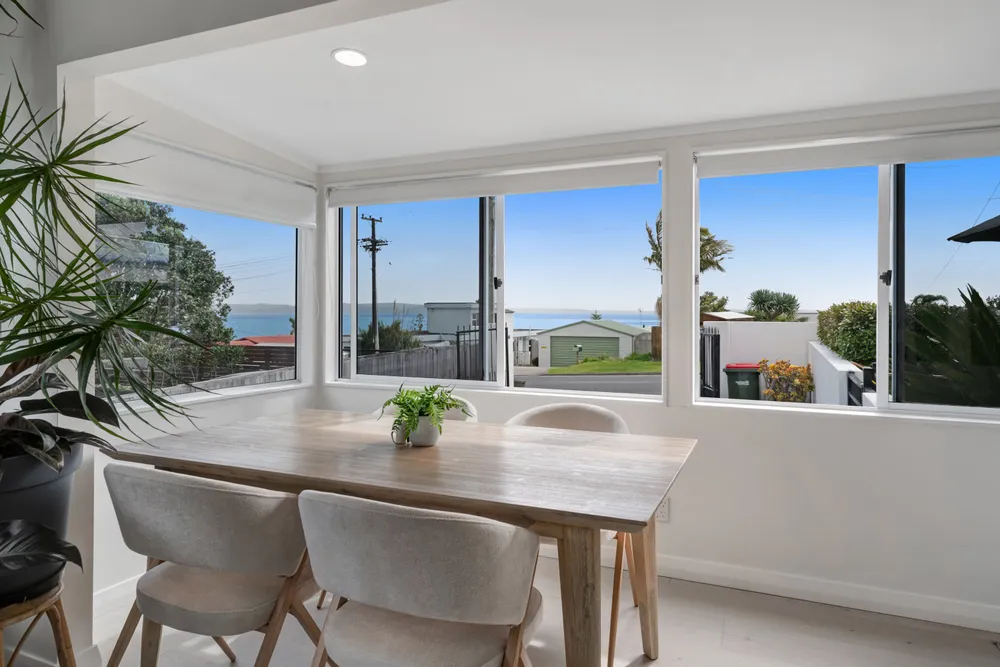 Photos of 1321 Whangaparaoa Road