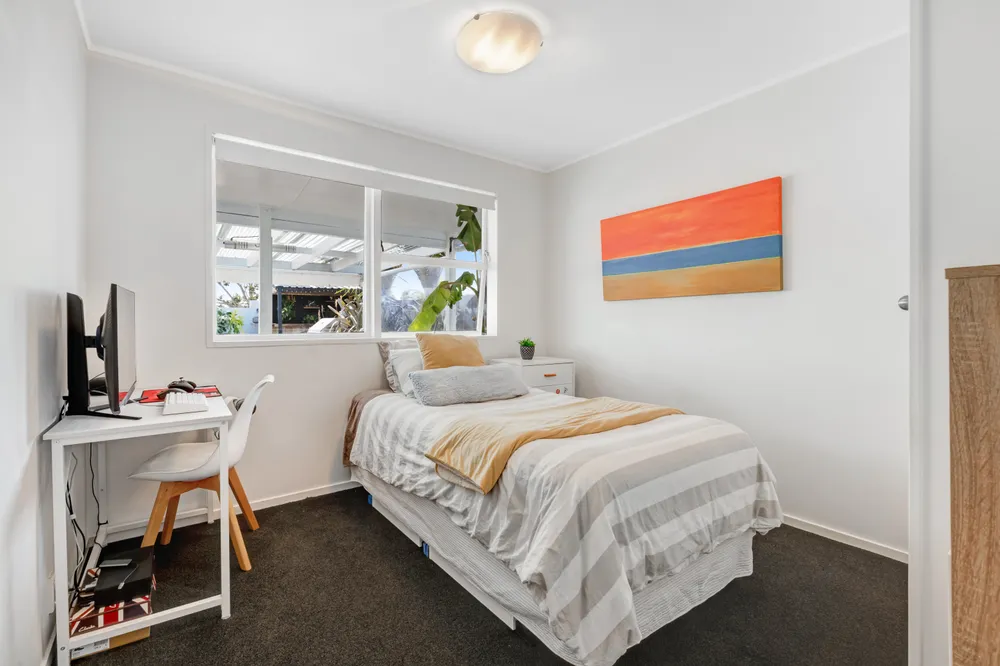 Photos of 1321 Whangaparaoa Road