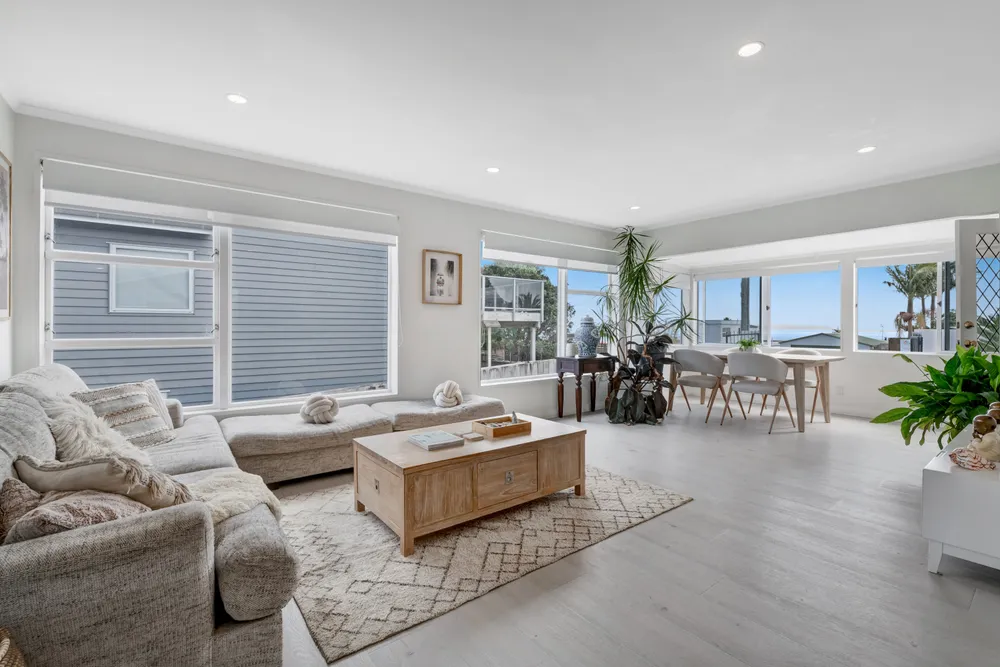 Photos of 1321 Whangaparaoa Road