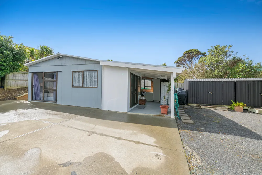 Photos of 1321 Whangaparaoa Road