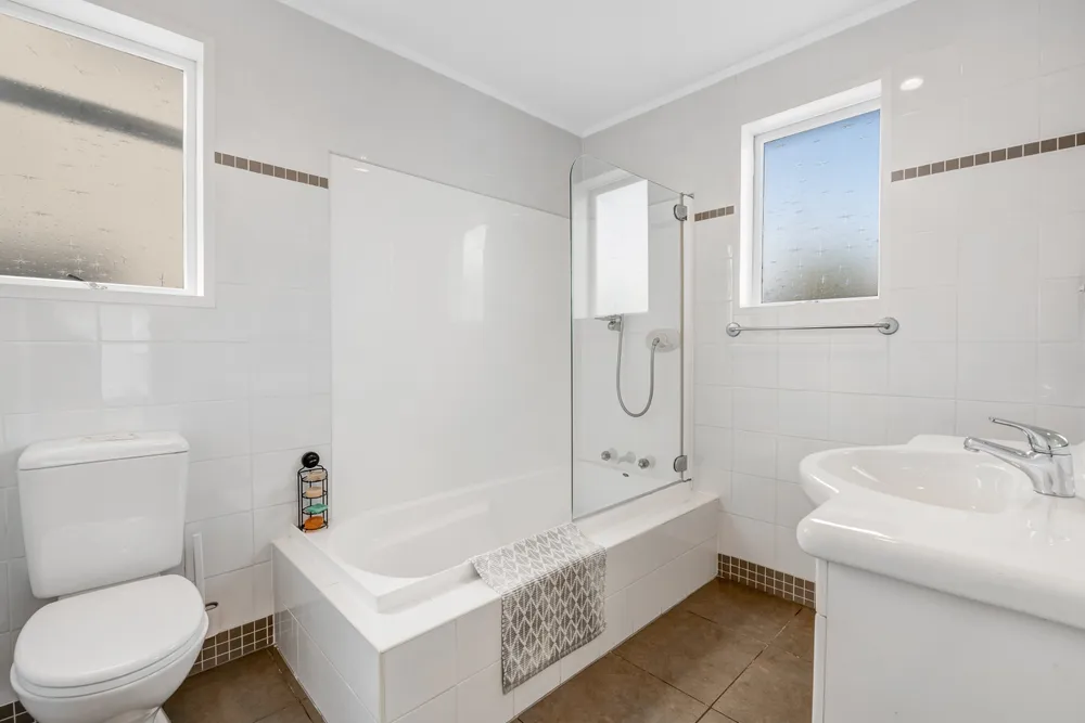 Photos of 1321 Whangaparaoa Road