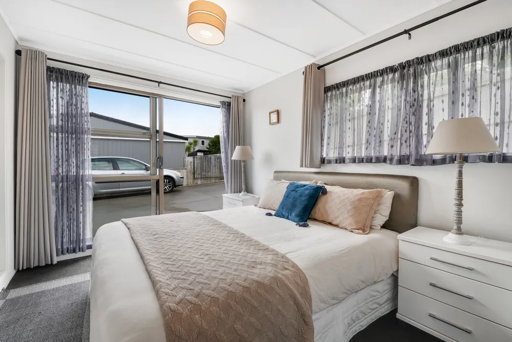 Photos of 1321 Whangaparaoa Road