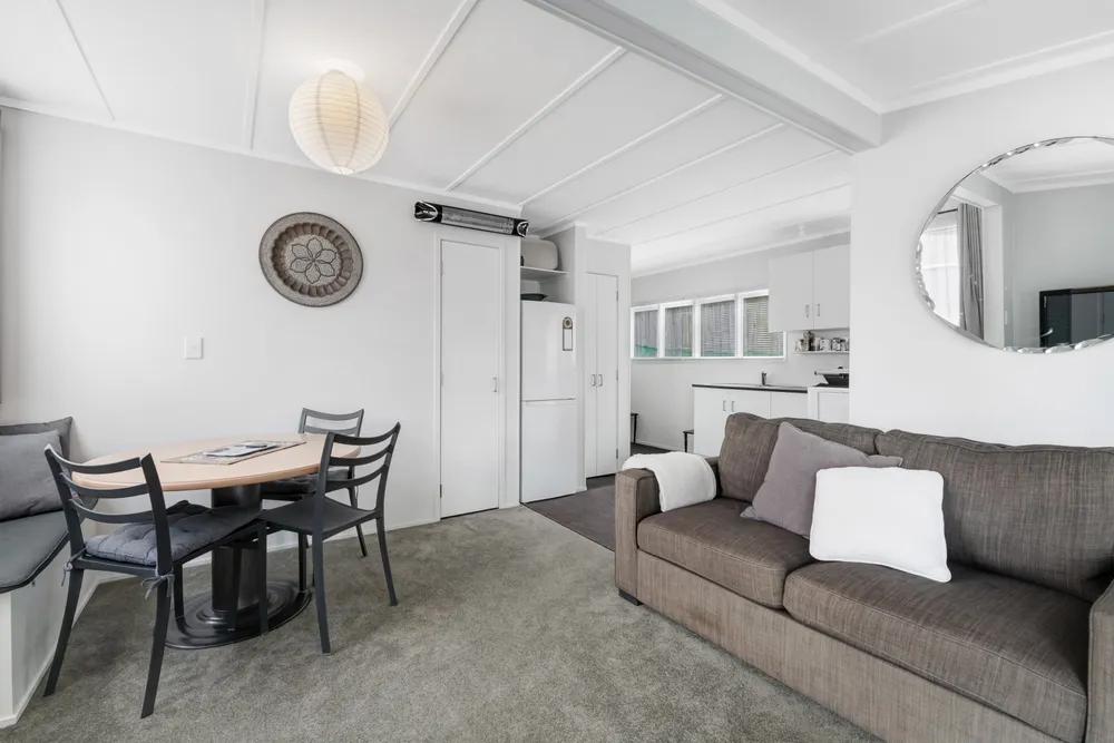 Photos of 1321 Whangaparaoa Road