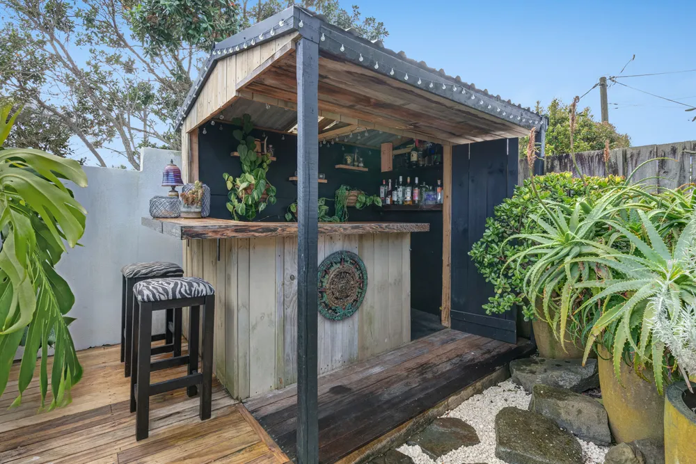 Photos of 1321 Whangaparaoa Road