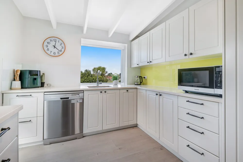 Photos of 1321 Whangaparaoa Road