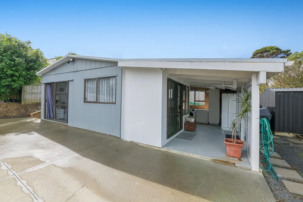 Photos of 1321 Whangaparaoa Road