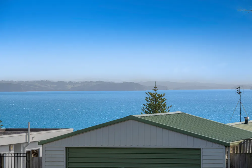 Photos of 1321 Whangaparaoa Road