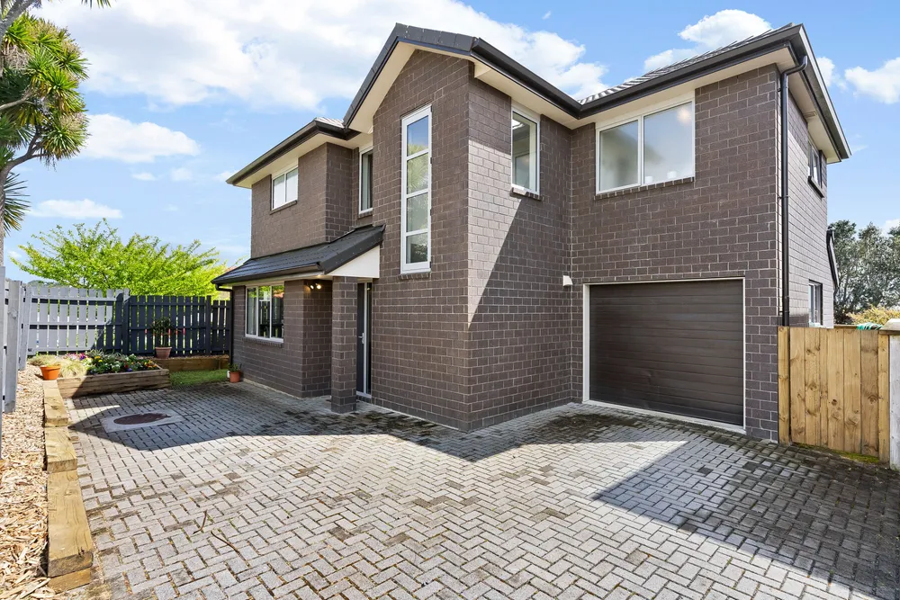 Photos of 1A Grandison Crescent