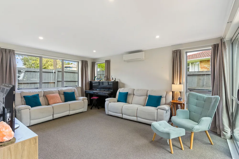 Photos of 1A Grandison Crescent