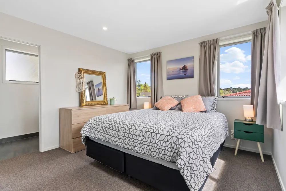Photos of 1A Grandison Crescent