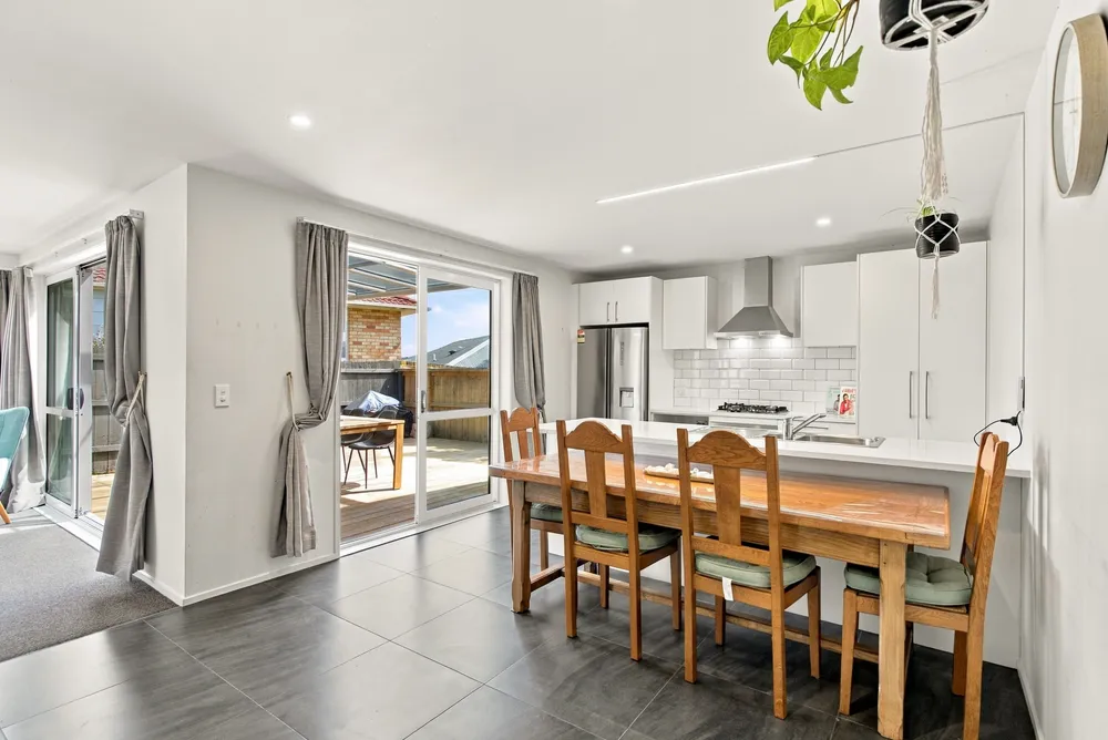 Photos of 1A Grandison Crescent