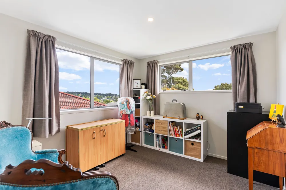 Photos of 1A Grandison Crescent