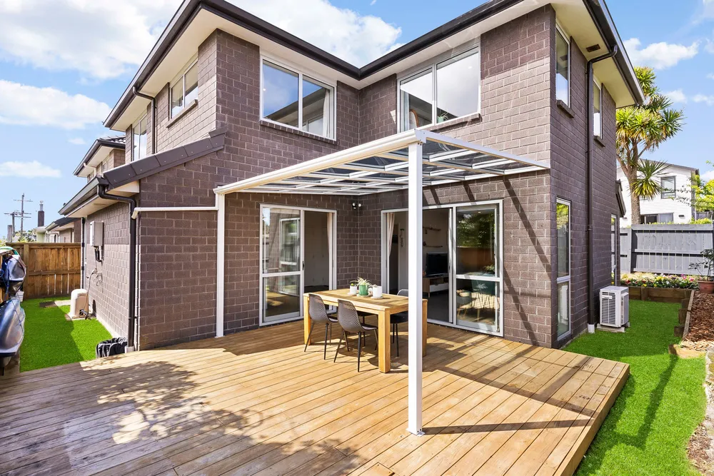 Photos of 1A Grandison Crescent