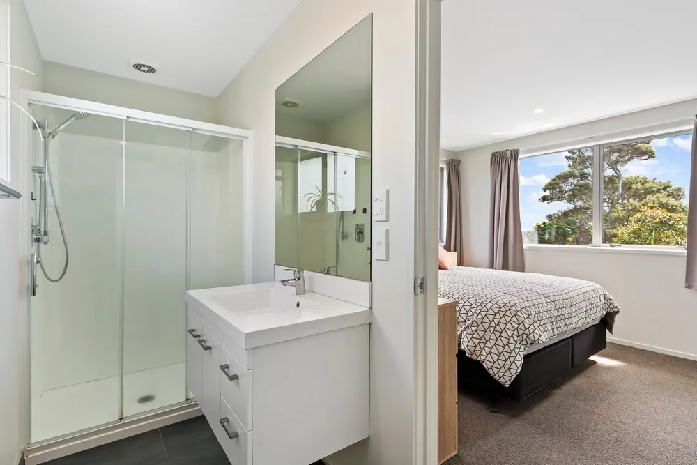 Photos of 1A Grandison Crescent