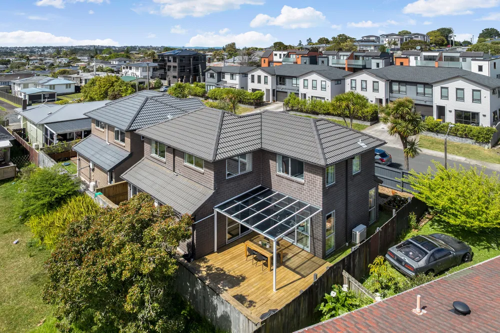 Photos of 1A Grandison Crescent
