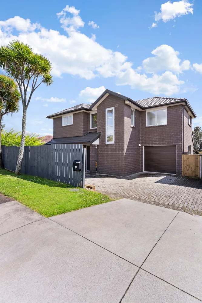 Photos of 1A Grandison Crescent