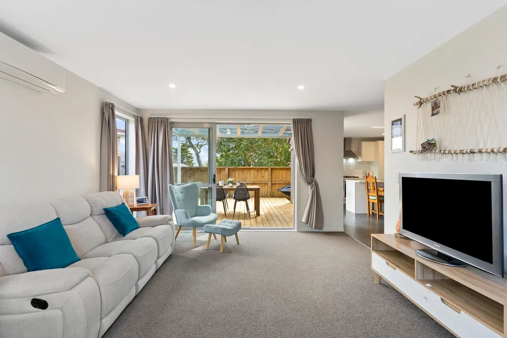 Photos of 1A Grandison Crescent