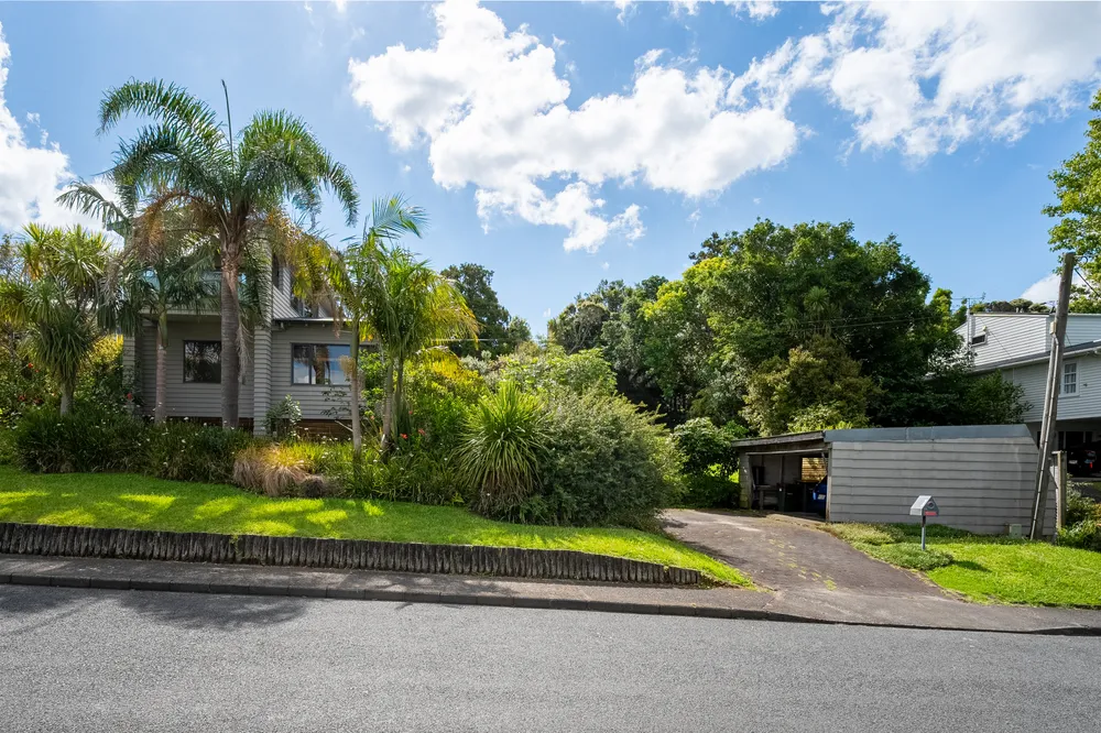 Photos of 33 Nigel Road