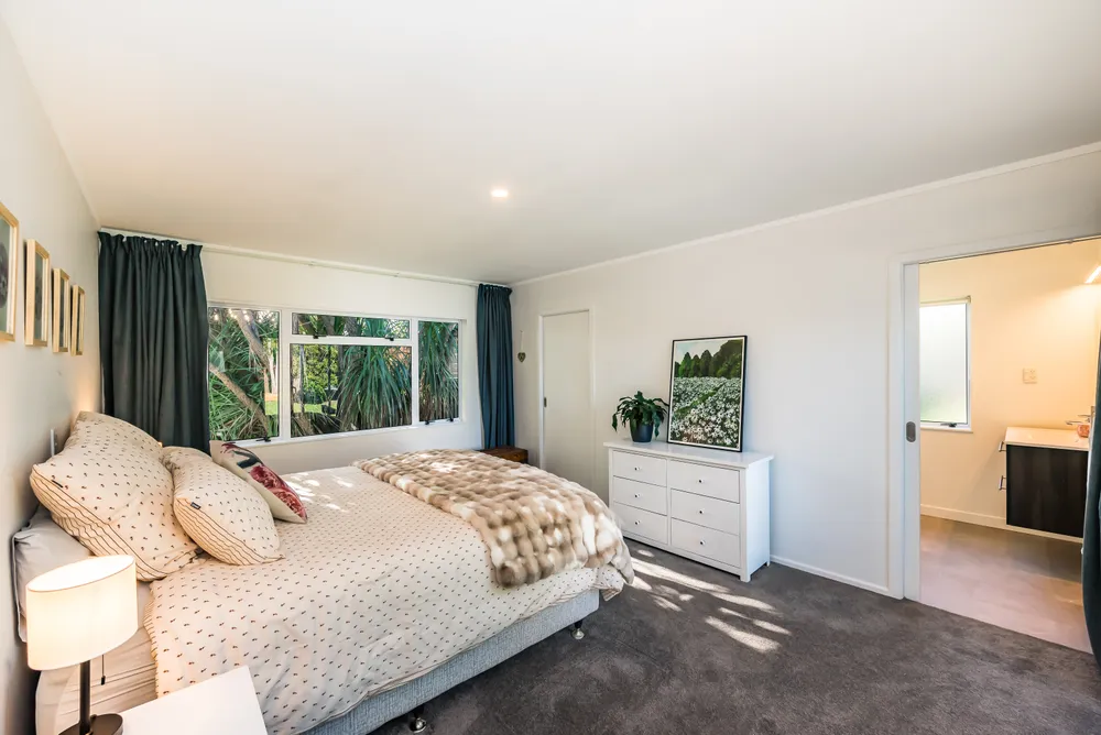 Photos of 16 Wairere Grove