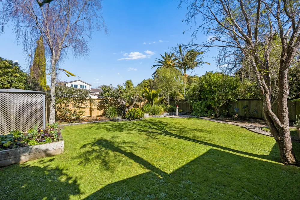 Photos of 16 Locarno Avenue