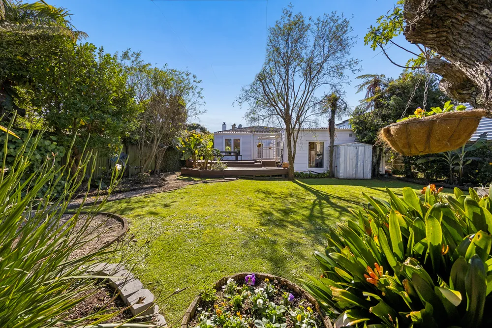 Photos of 16 Locarno Avenue