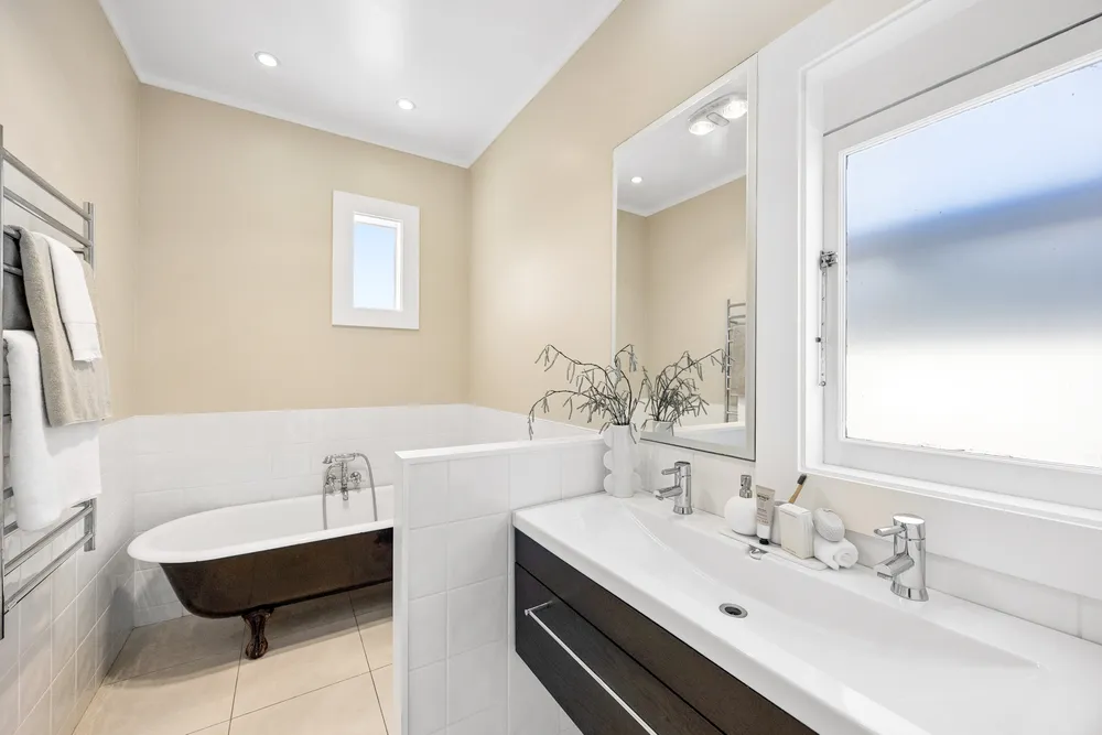 Photos of 16 Locarno Avenue