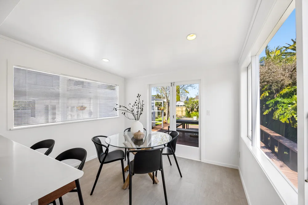 Photos of 16 Locarno Avenue