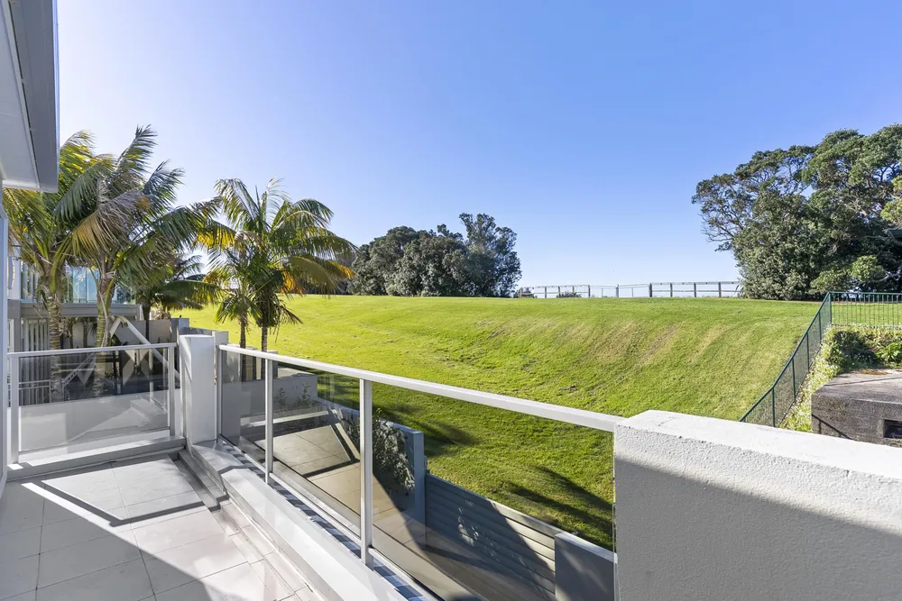 Photos of 123 Beach Road