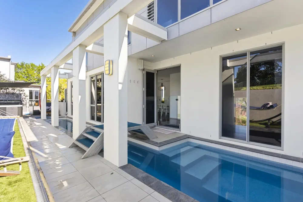 Photos of 123 Beach Road