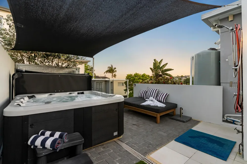 Photos of 123 Beach Road