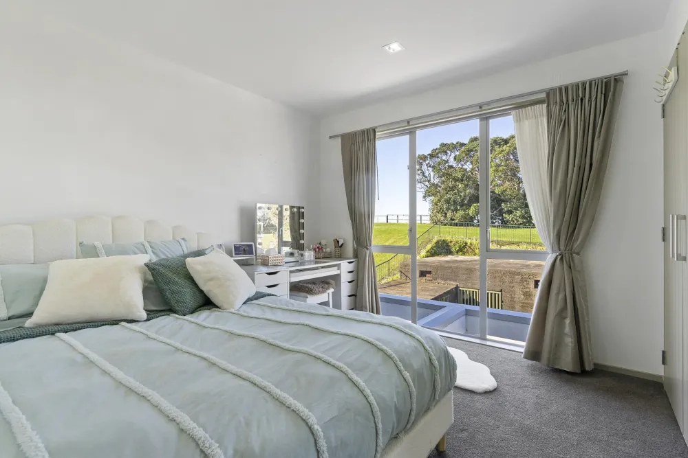 Photos of 123 Beach Road