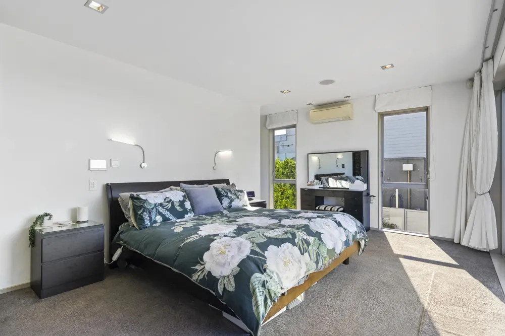 Photos of 123 Beach Road