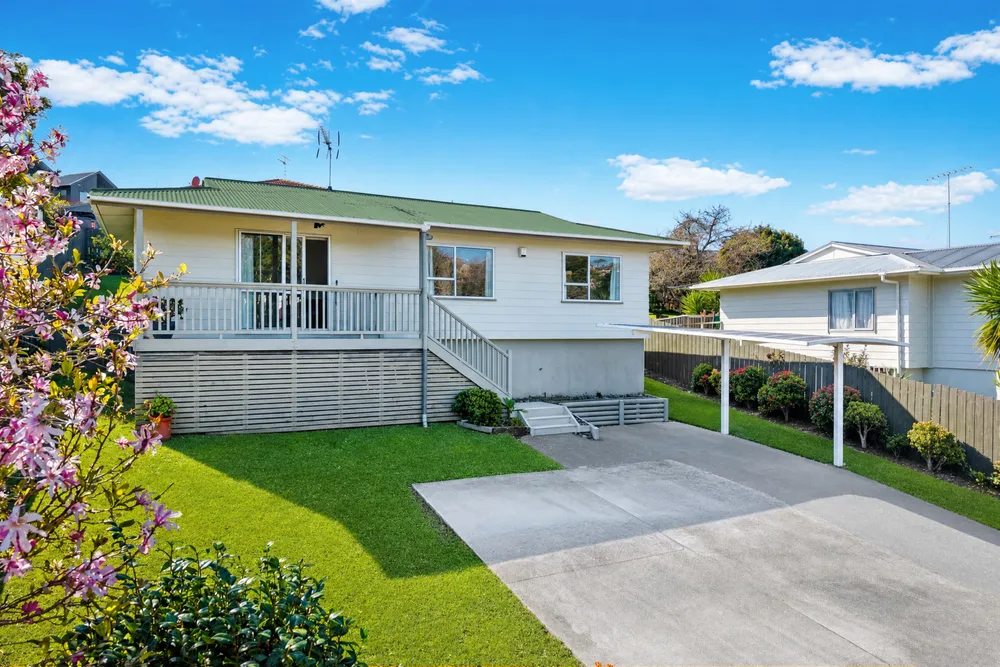Photos of 42 Trias Road